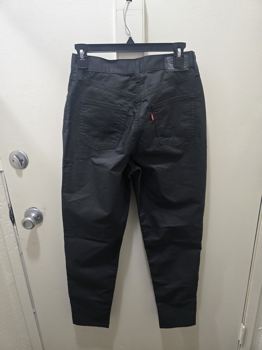 Levi's 311 Shaping Skinny Pants - Matte Black - Picture 4 of 11